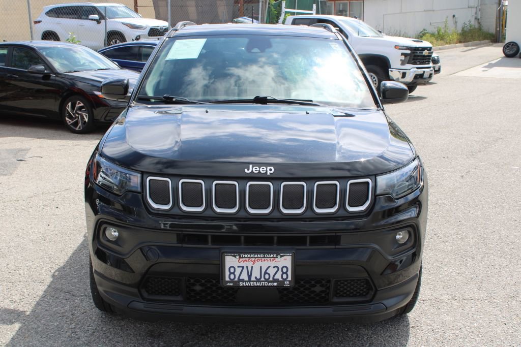 Used 2022 Jeep Compass Latitude image 2