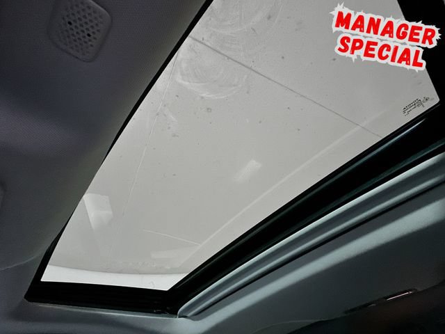 Used 2022 Toyota Highlander XLE AWD/4WD image 15