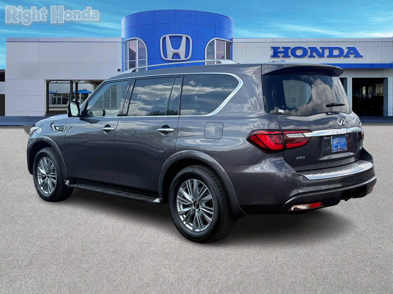 Used 2024 INFINITI QX80 Luxe image 4