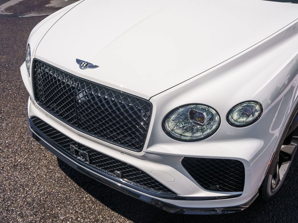 Used 2025 Bentley Bentayga Extended Wheelbase AWD/4WD image 32
