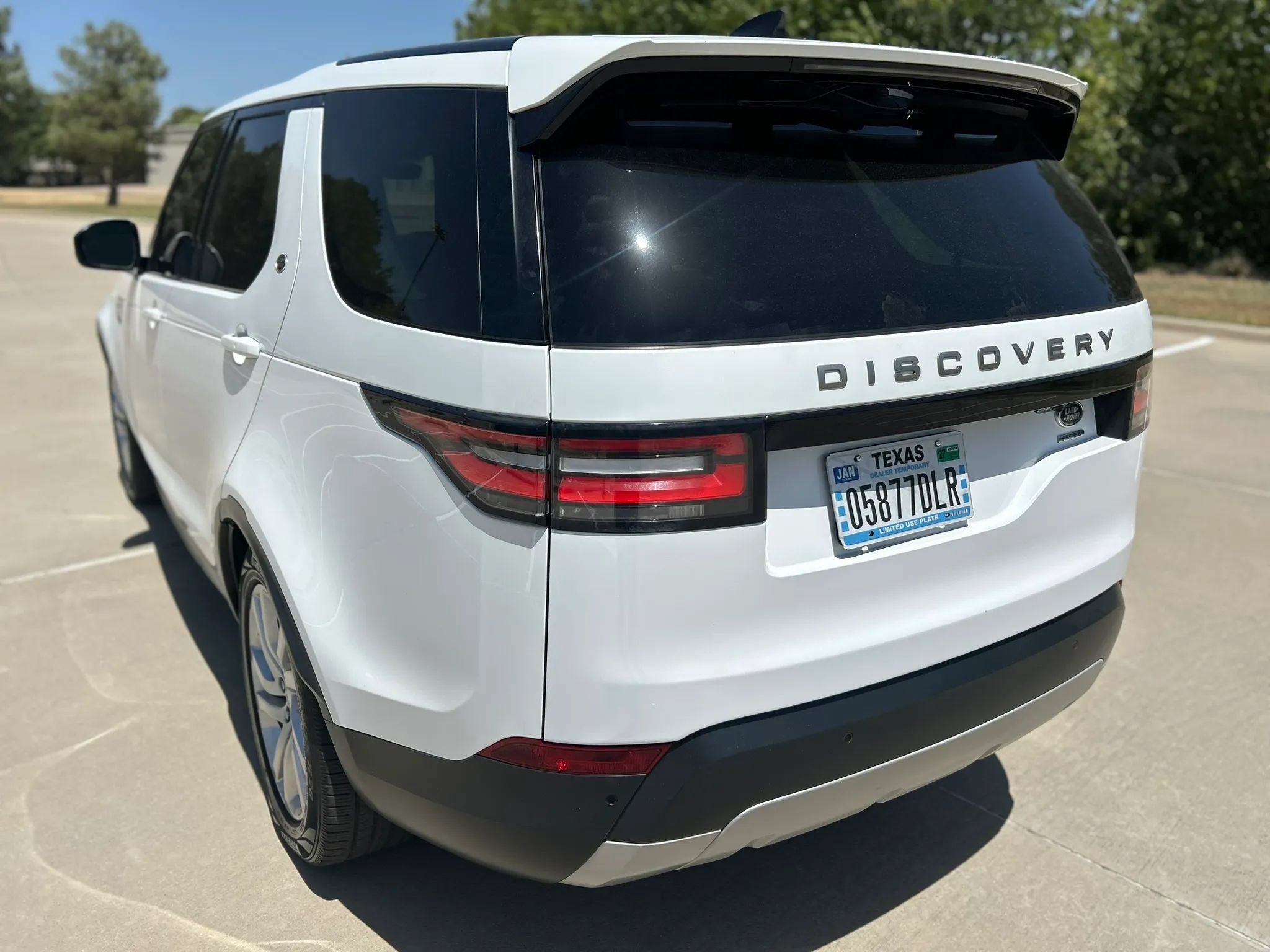 Used 2018 Land Rover Discovery HSE AWD/4WD image 8