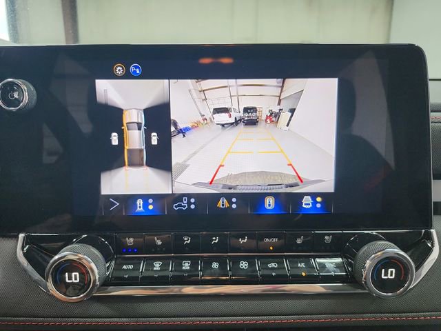 Used 2025 Chevrolet Colorado Z71 w/ Technology Package AWD/4WD image 32