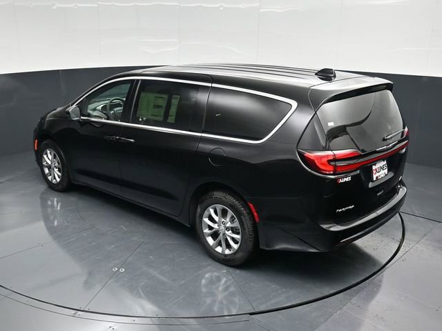 New 2026 Chrysler Pacifica Select image 17