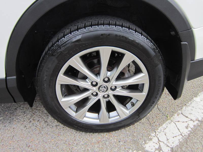 Used 2016 Toyota RAV4 Limited image 15