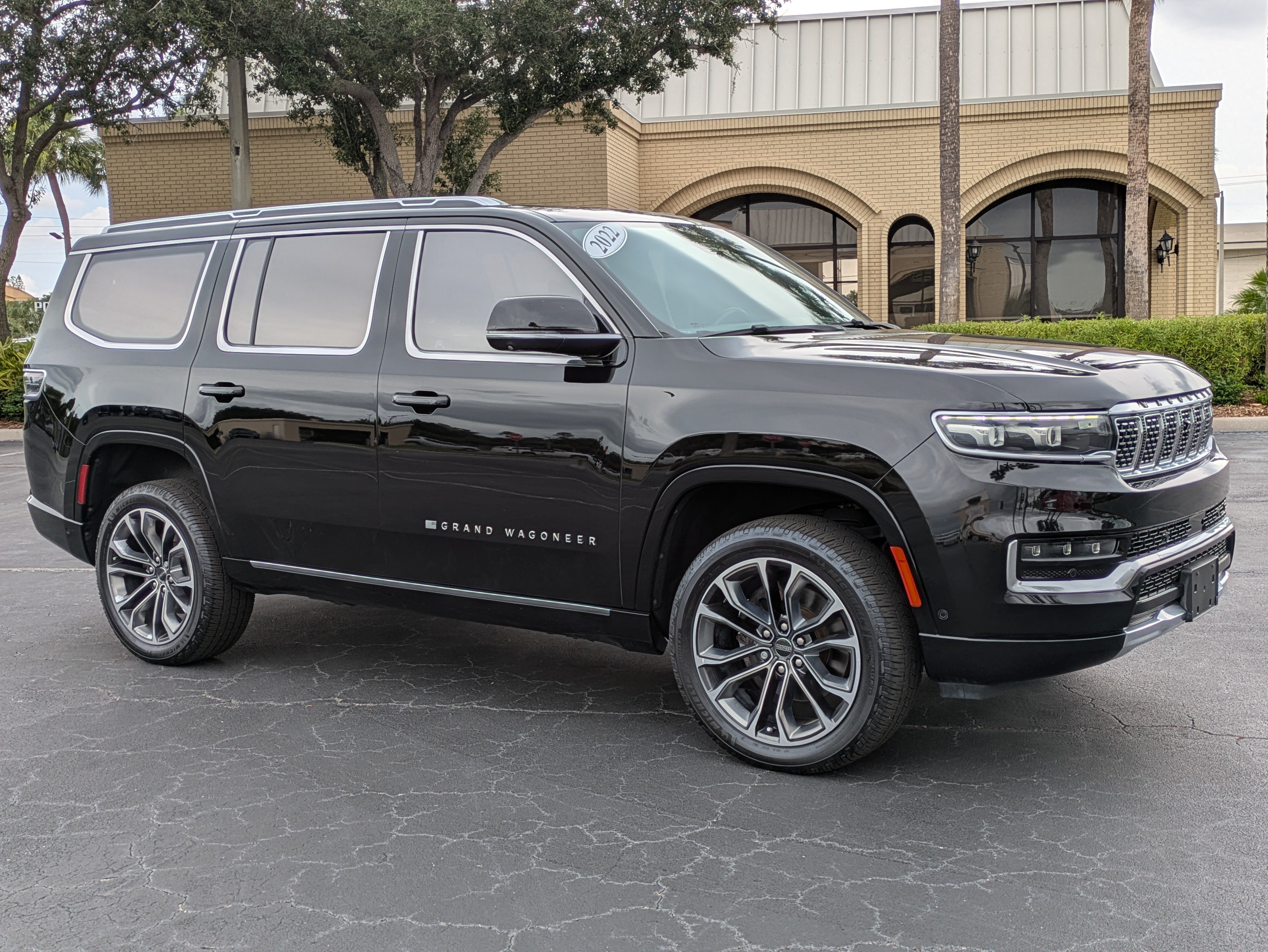 Used 2022 Jeep Grand Wagoneer Series III AWD/4WD image 7