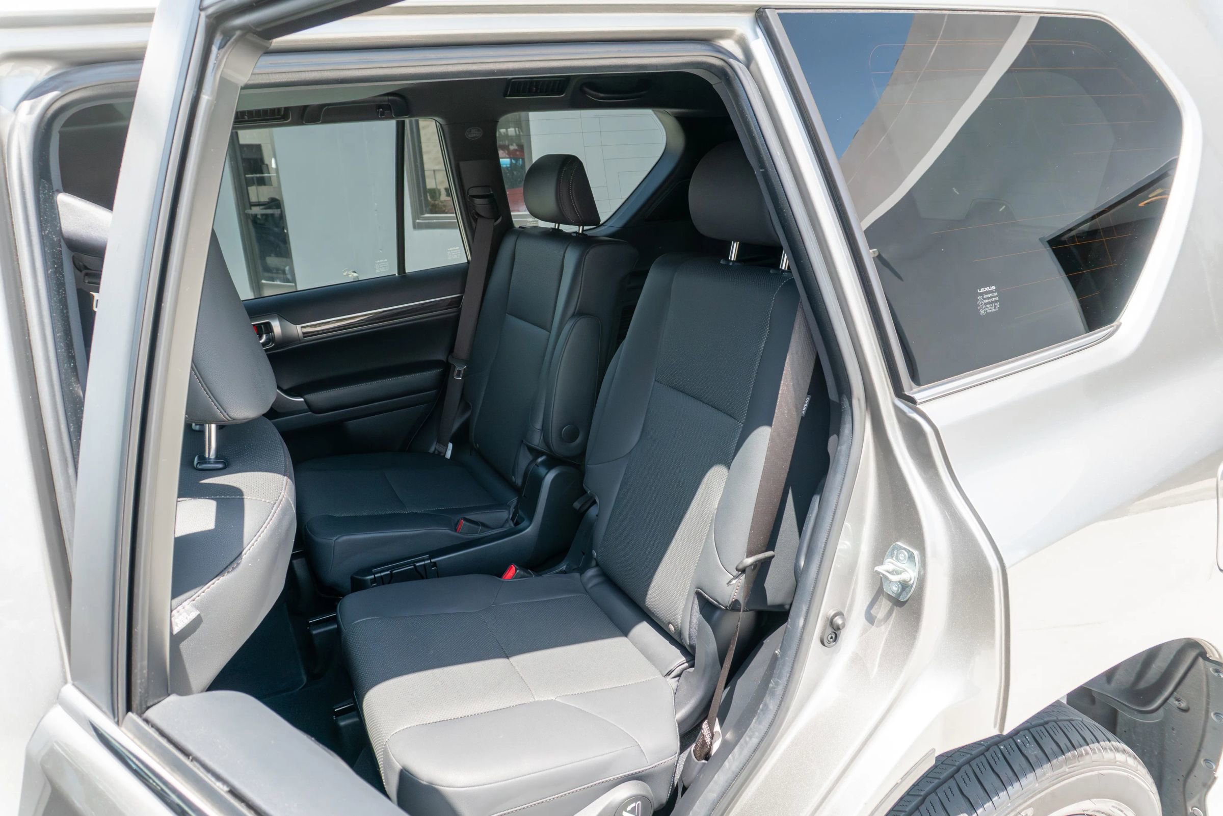 Used 2022 Lexus GX 460 Premium w/ Accessory Package AWD/4WD image 13
