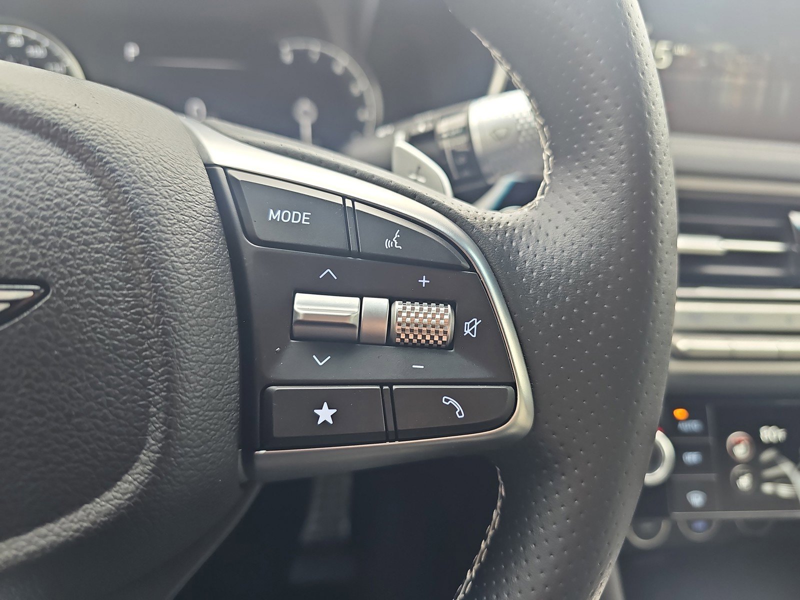 Used 2025 Genesis G70 3.3T Advanced image 25