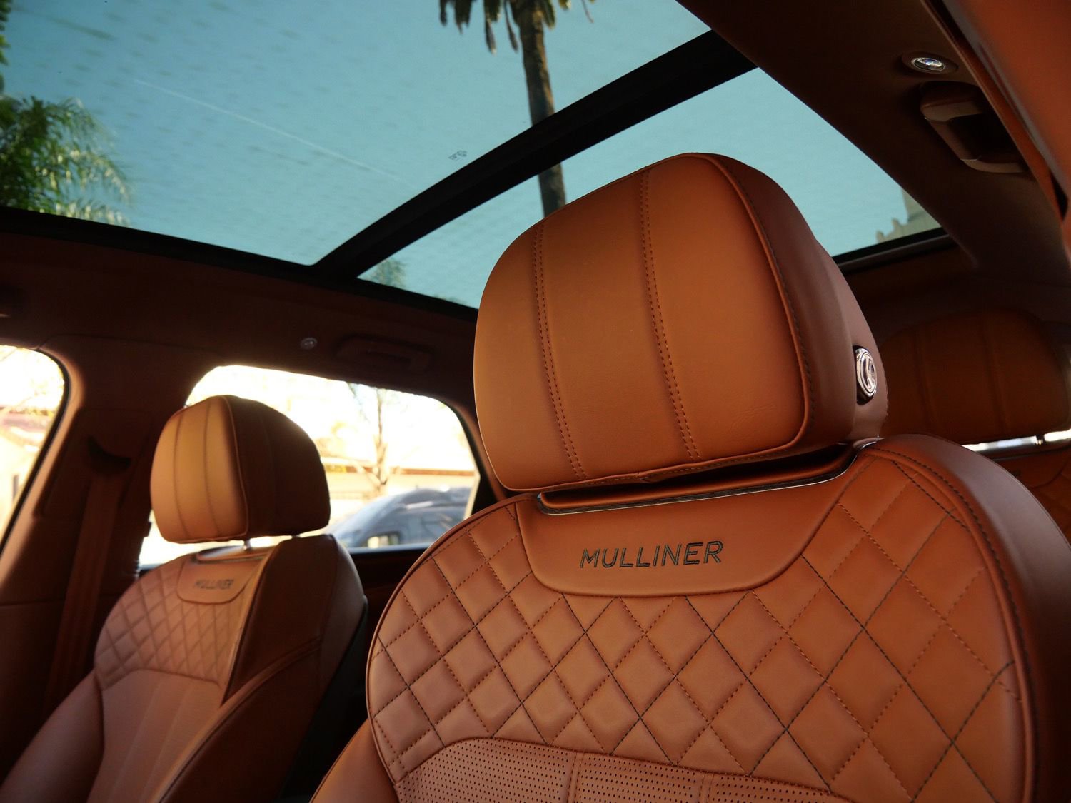 Used 2020 Bentley Bentayga image 17