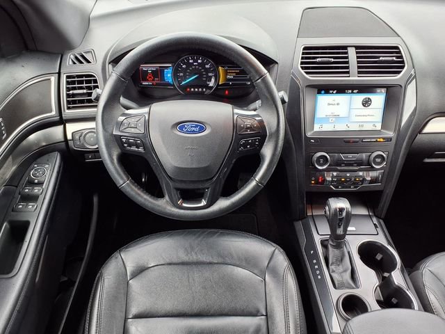 Used 2018 Ford Explorer XLT w/ Equipment Group 202A FWD image 6