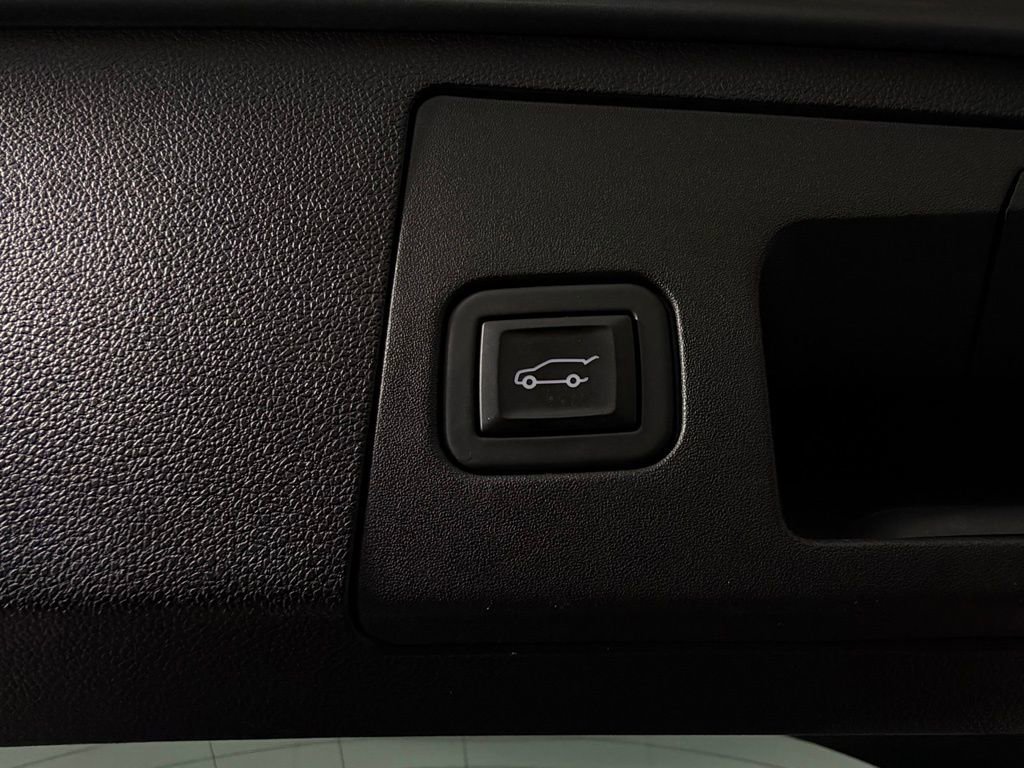 Used 2024 Cadillac XT4 Premium Luxury image 28