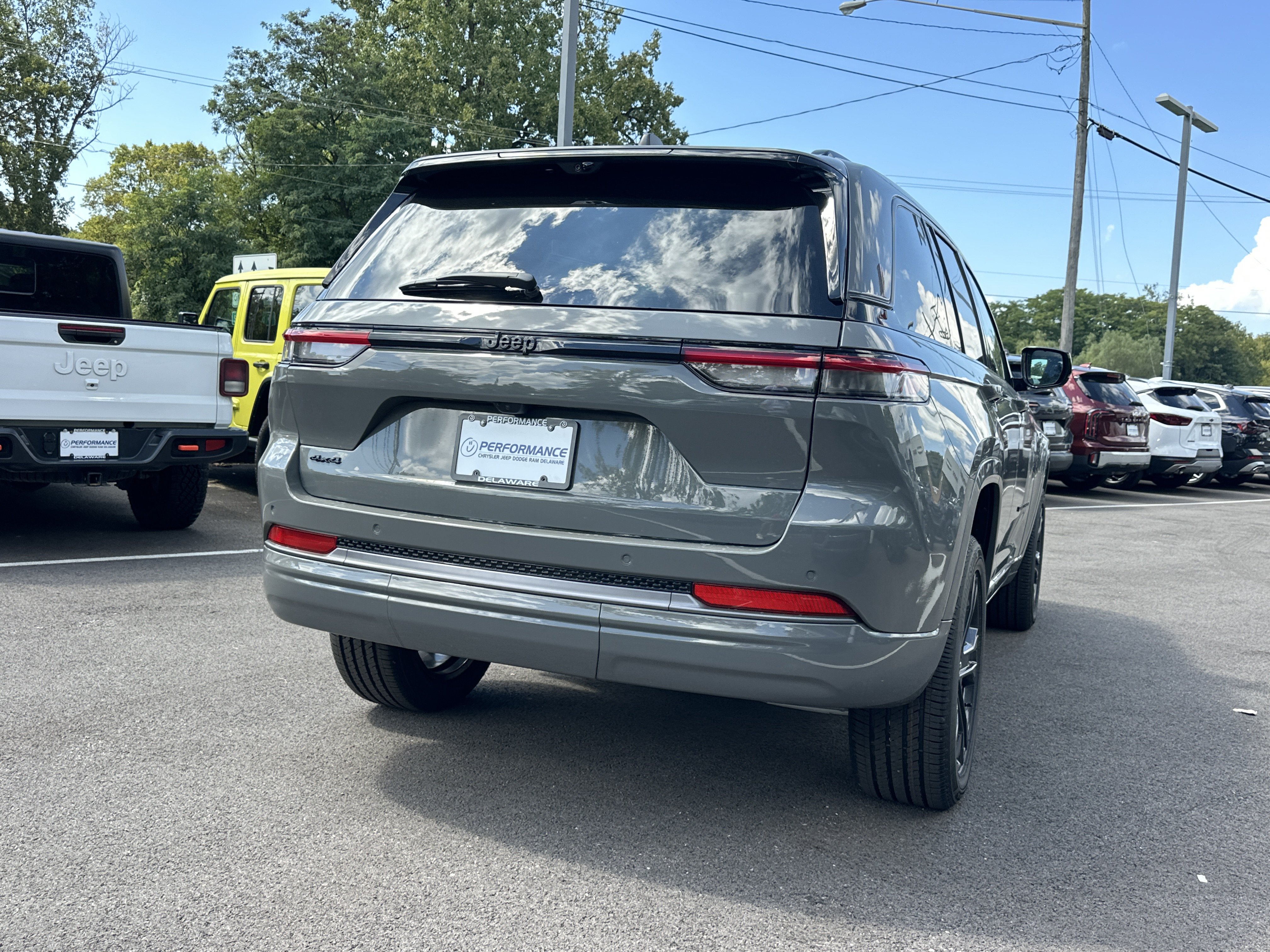 New 2027 Jeep Grand Cherokee Limited AWD/4WD image 16