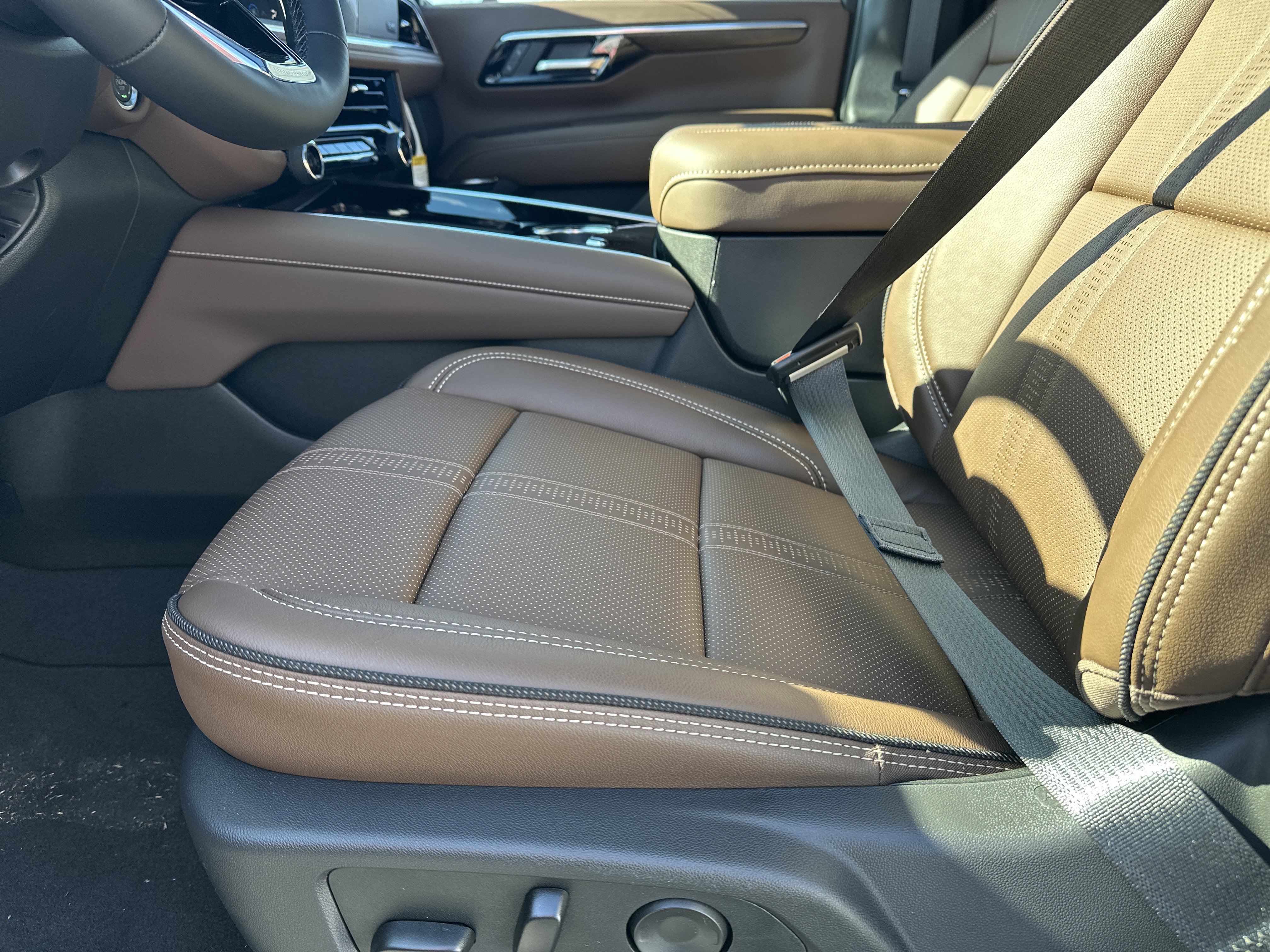 New 2026 Chevrolet Suburban High Country w/ Sun And Tow Package image 11