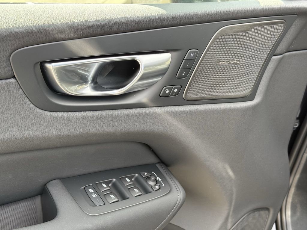 New 2026 Volvo XC60 B5 Ultra w/ Protection Package Premier image 17