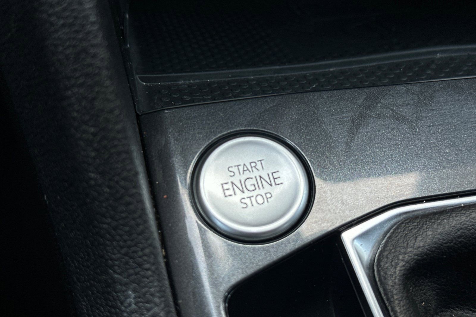 Certified 2023 Volkswagen Tiguan SE w/ Panoramic Sunroof Package image 23