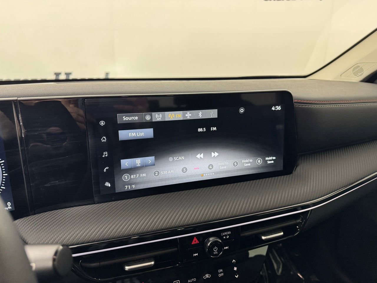 Used 2025 Nissan Kicks SR FWD image 19