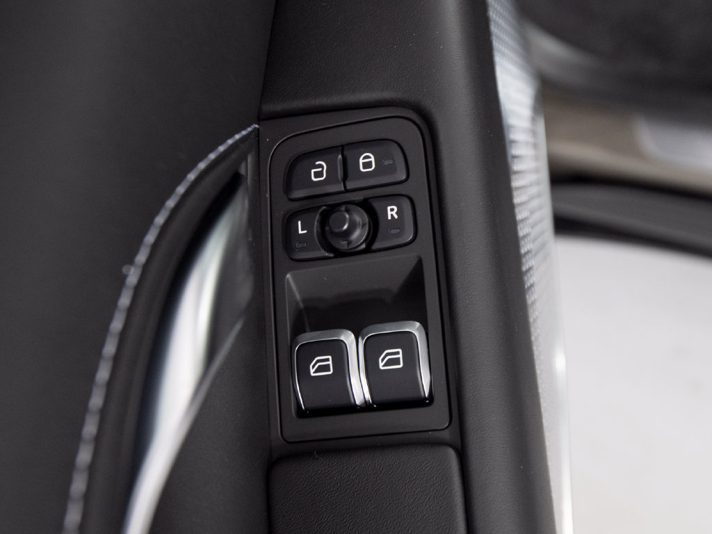 Used 2026 Lotus Emira SE RWD image 13