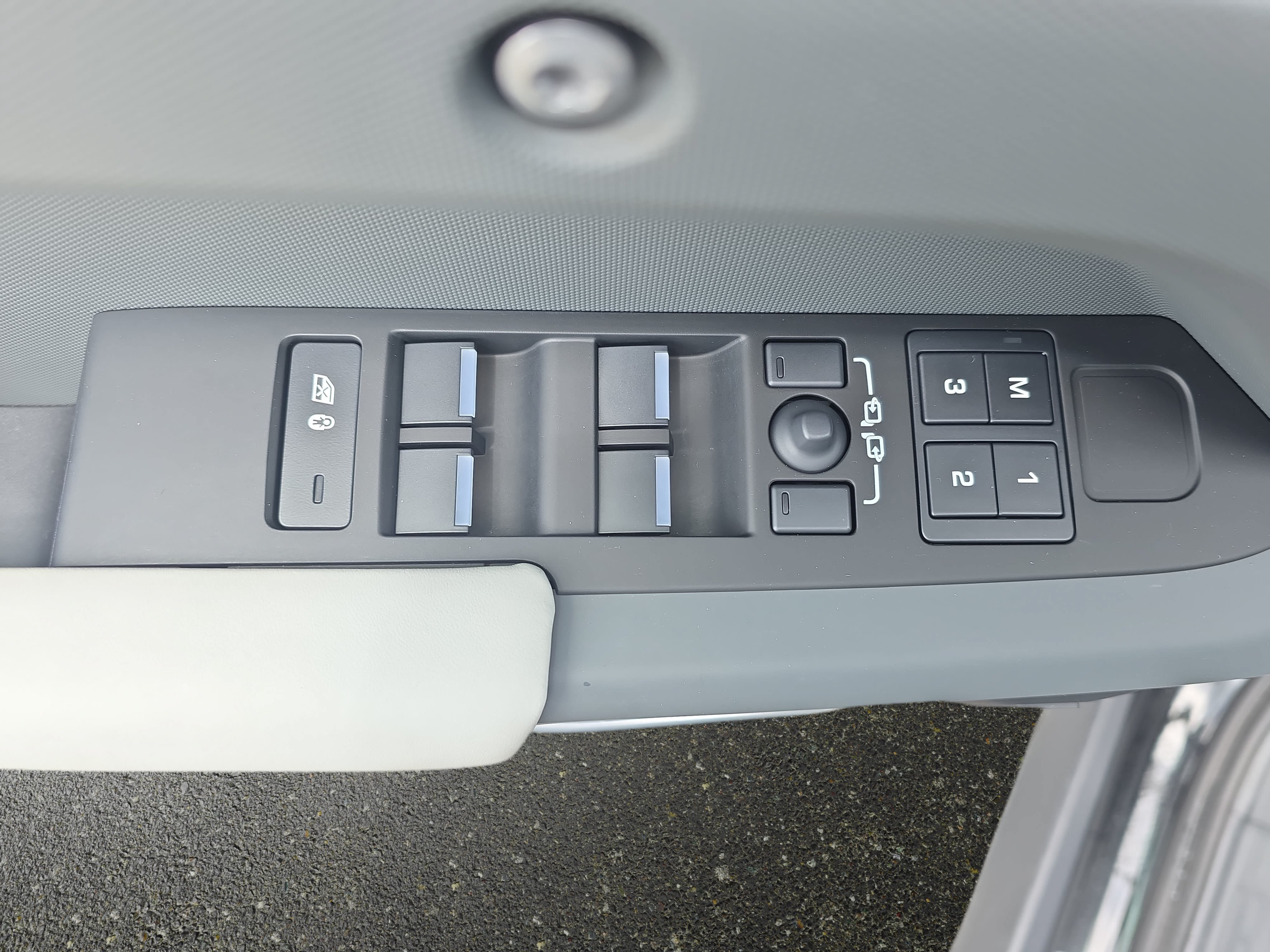 Certified 2025 Land Rover Defender 110 S AWD/4WD image 27