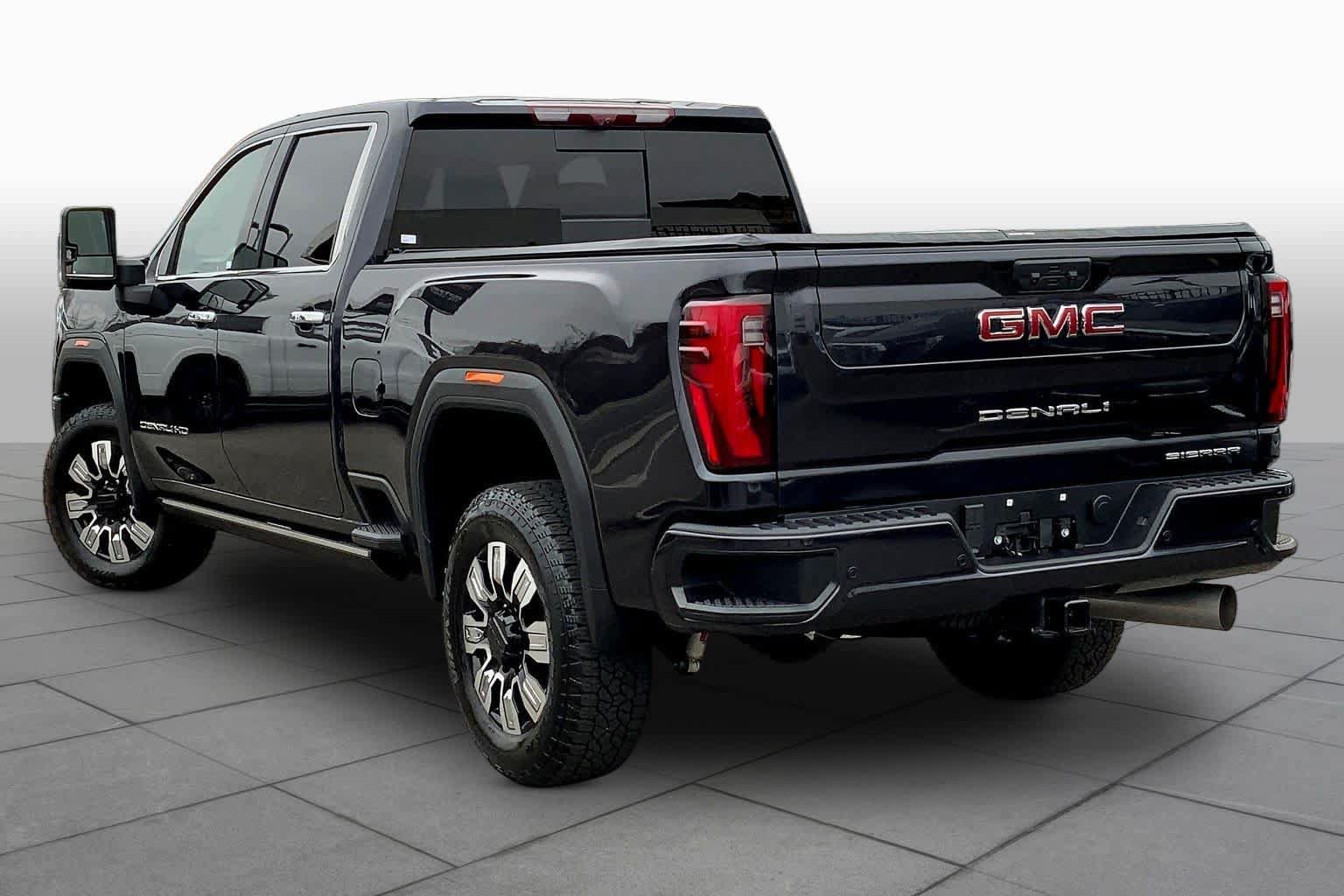 Used 2024 GMC Sierra 2500 Denali w/ Denali Reserve Package AWD/4WD image 11