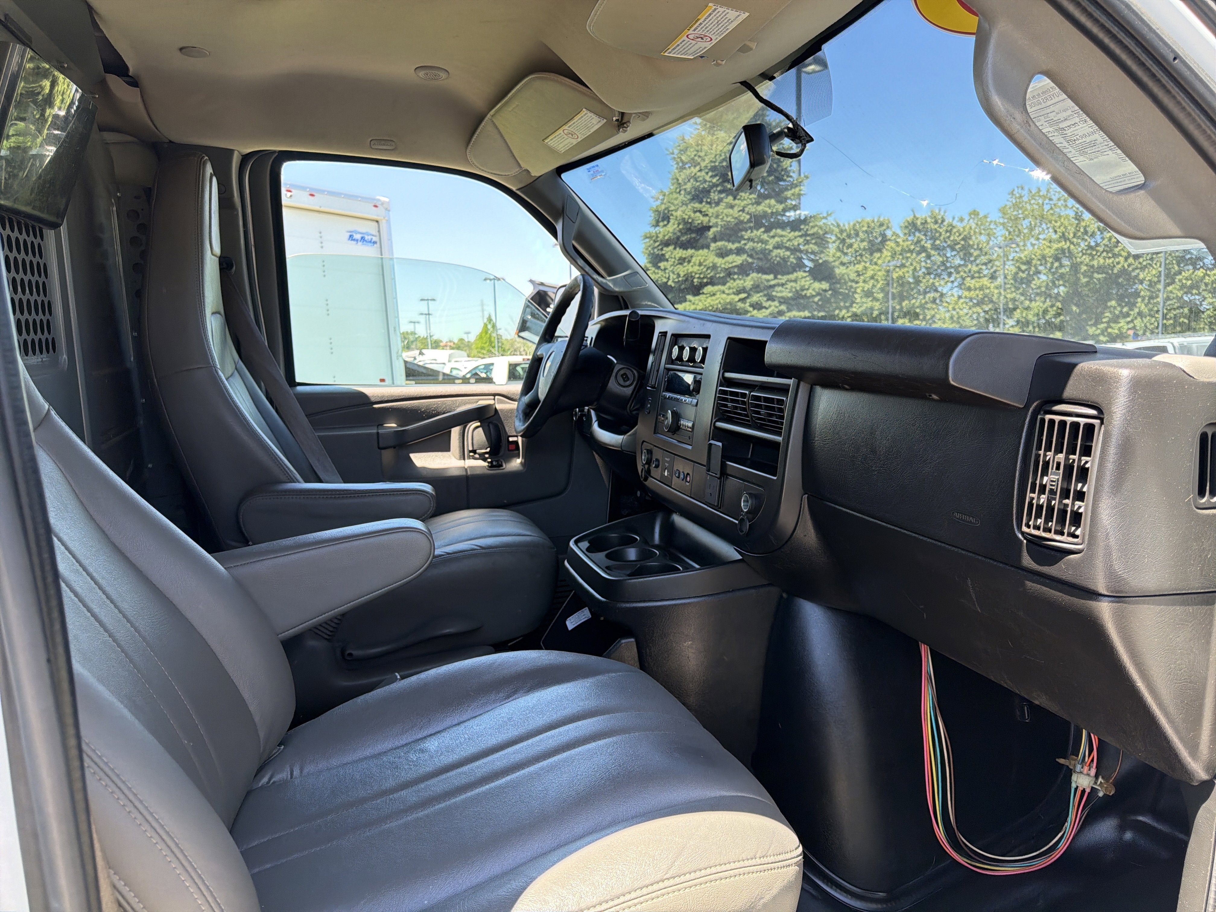 Used 2018 Chevrolet Express 2500 Extended RWD image 21