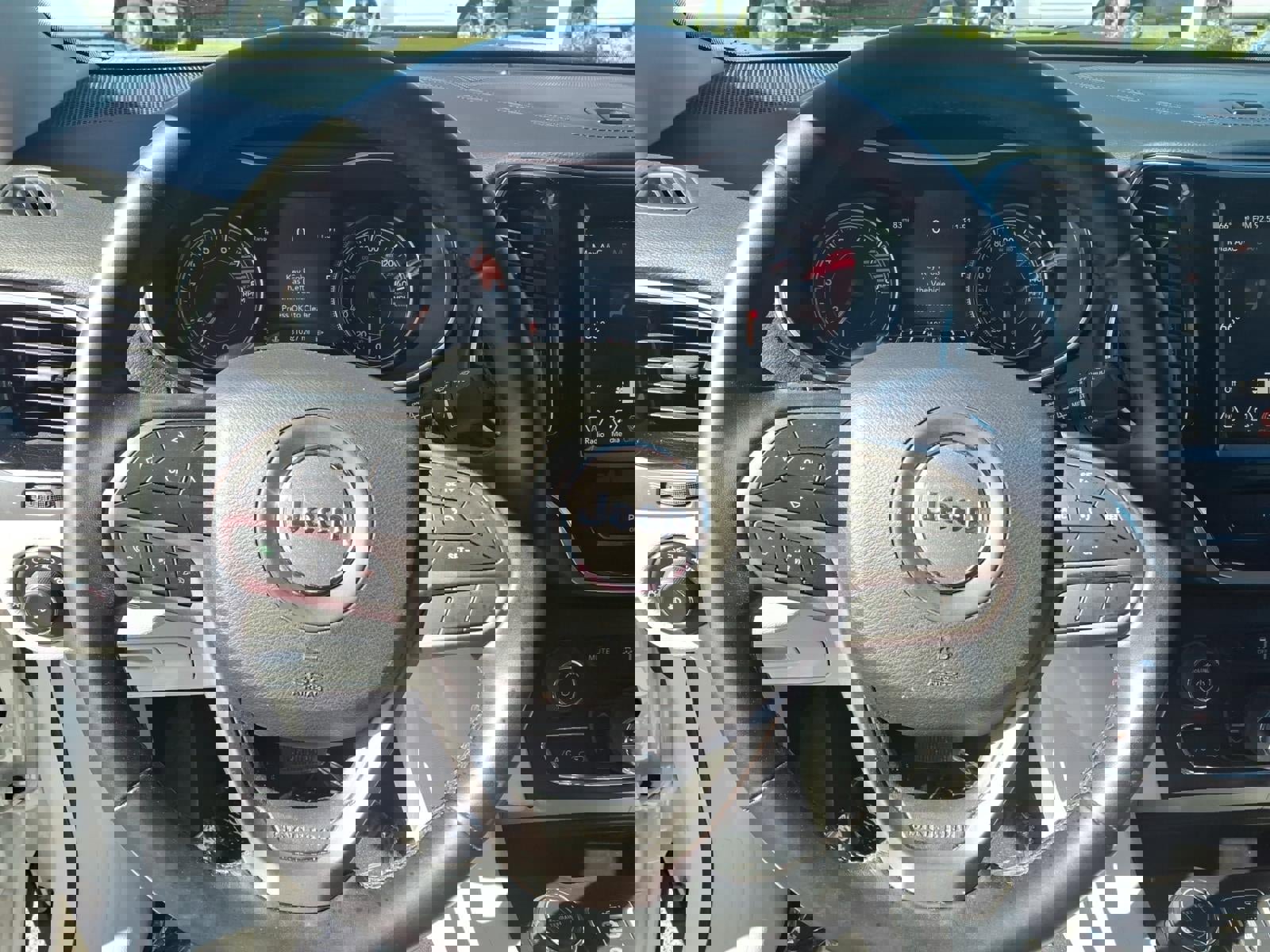 Used 2020 Jeep Cherokee Limited image 10