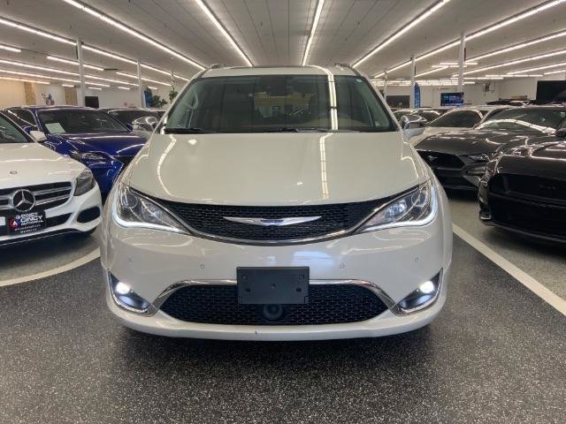 Used 2019 Chrysler Pacifica Limited w/ Tire & Wheel Group FWD image 3