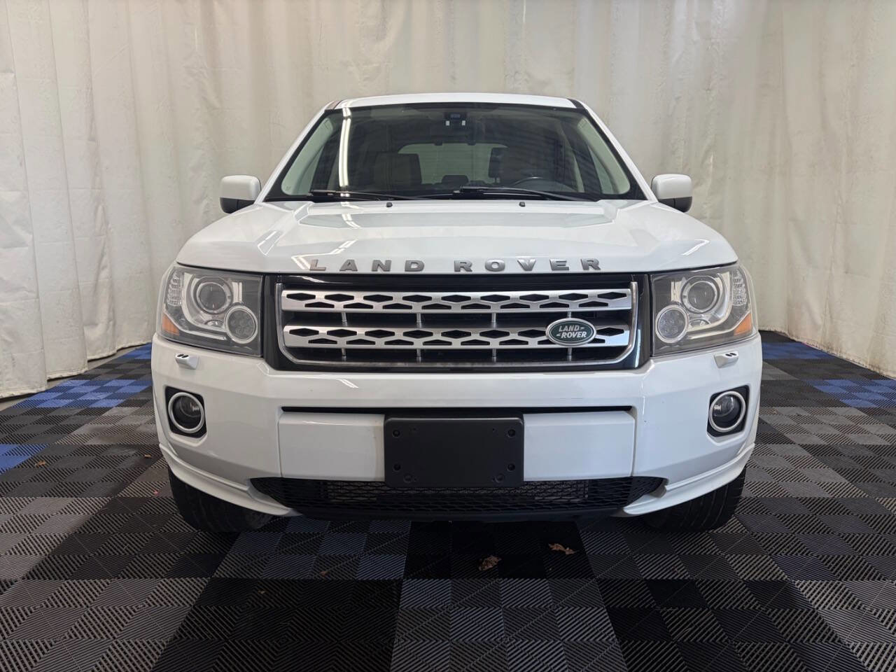 Used 2015 Land Rover LR2 AWD/4WD image 4