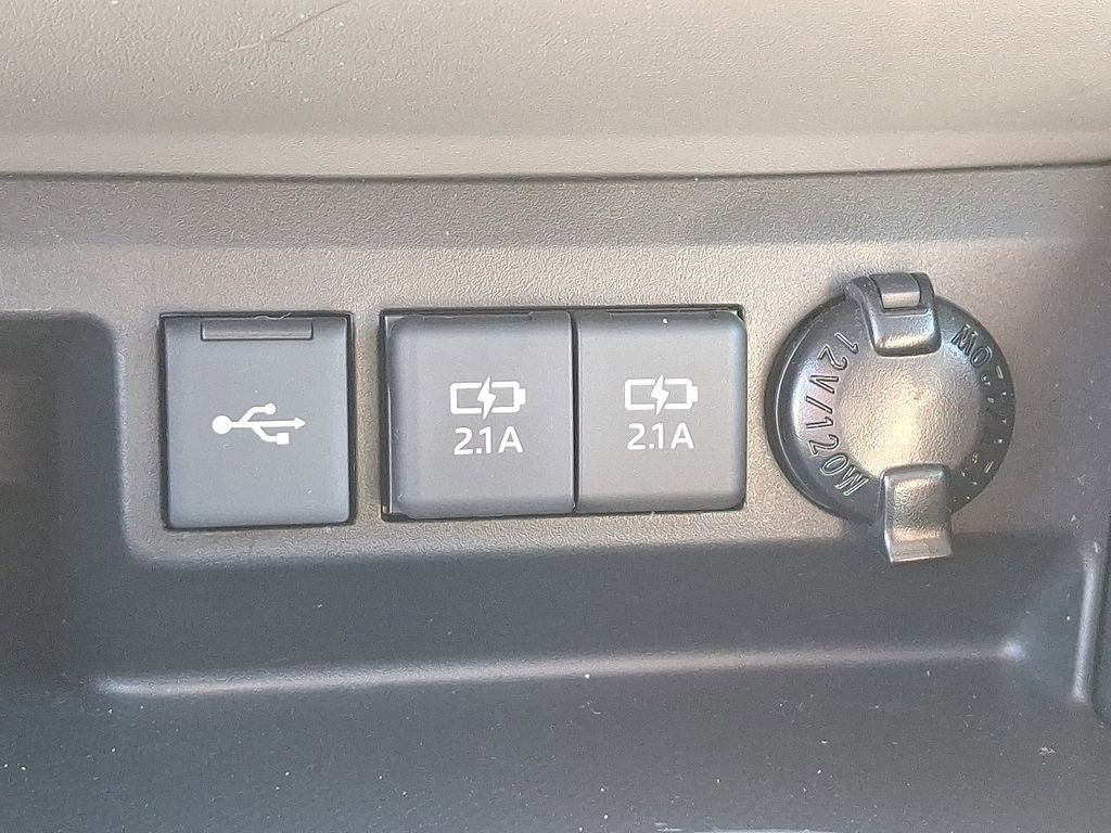 Used 2020 Toyota Highlander XLE image 25