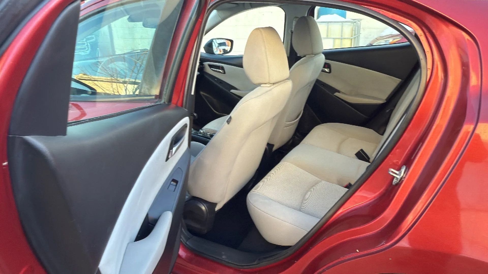 Used 2019 Toyota Yaris L FWD image 27