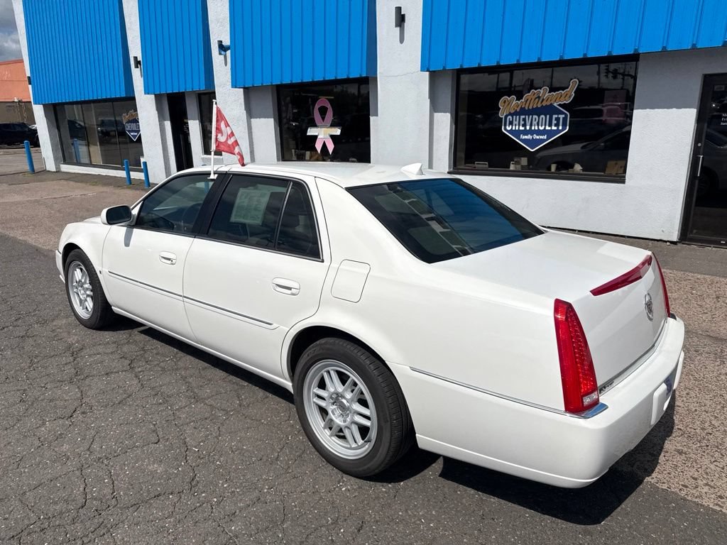 Used 2010 Cadillac DTS FWD image 17