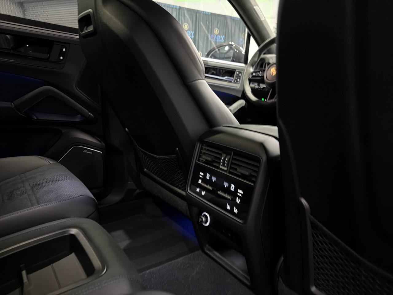 Used 2024 Porsche Cayenne Turbo GT AWD/4WD image 32