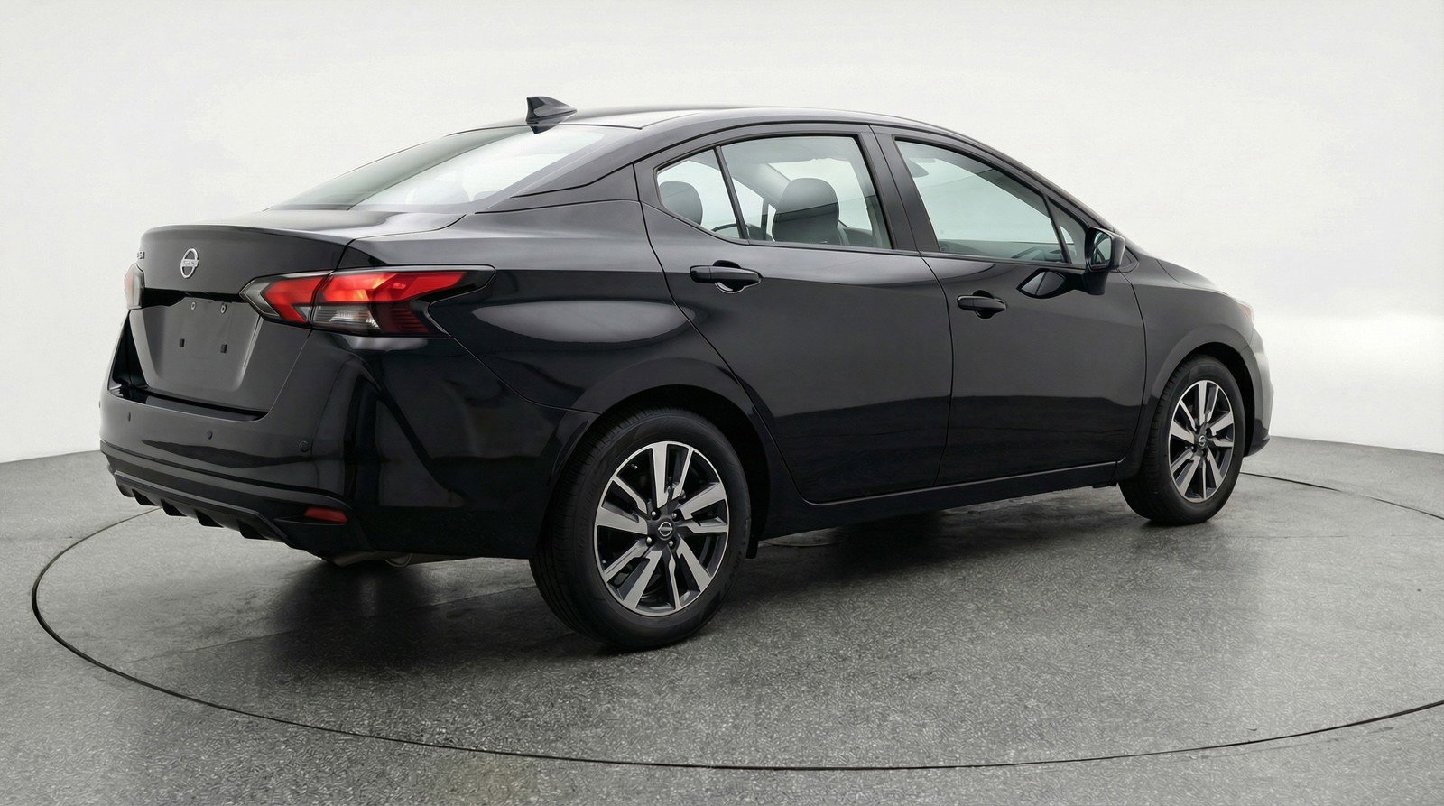 Used 2025 Nissan Versa SV image 9