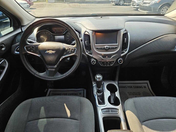Used 2017 Chevrolet Cruze LT image 10