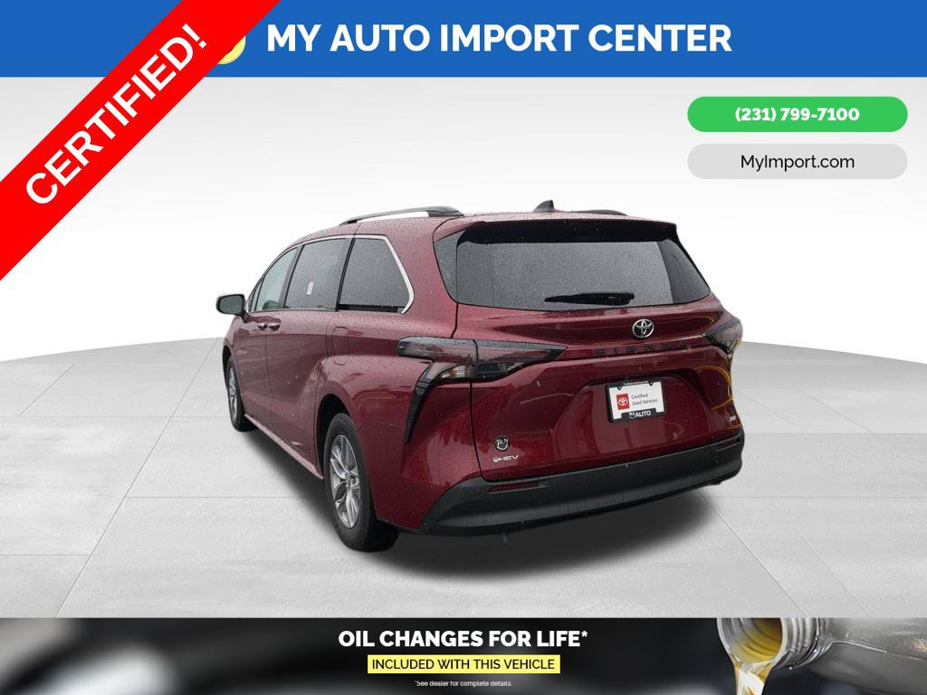 Certified 2026 Toyota Sienna XLE FWD image 5