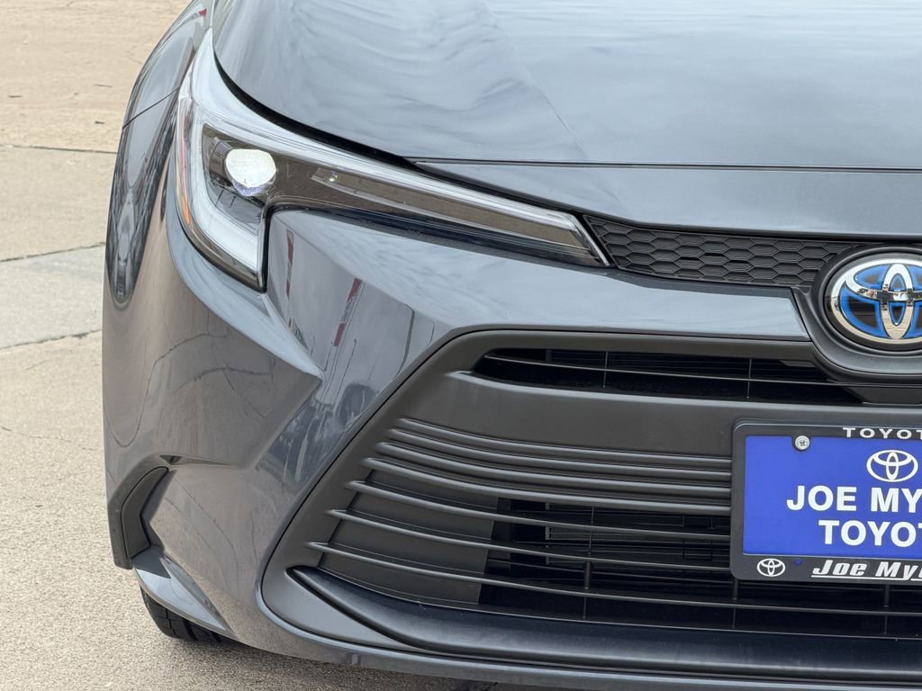 Used 2024 Toyota Corolla LE FWD image 5