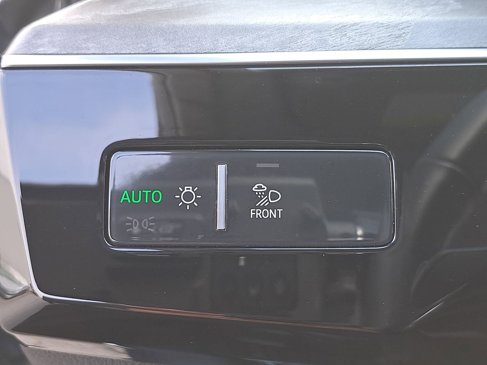 Used 2024 Audi Q8 e-tron Premium Plus w/ Premium Plus Package image 29