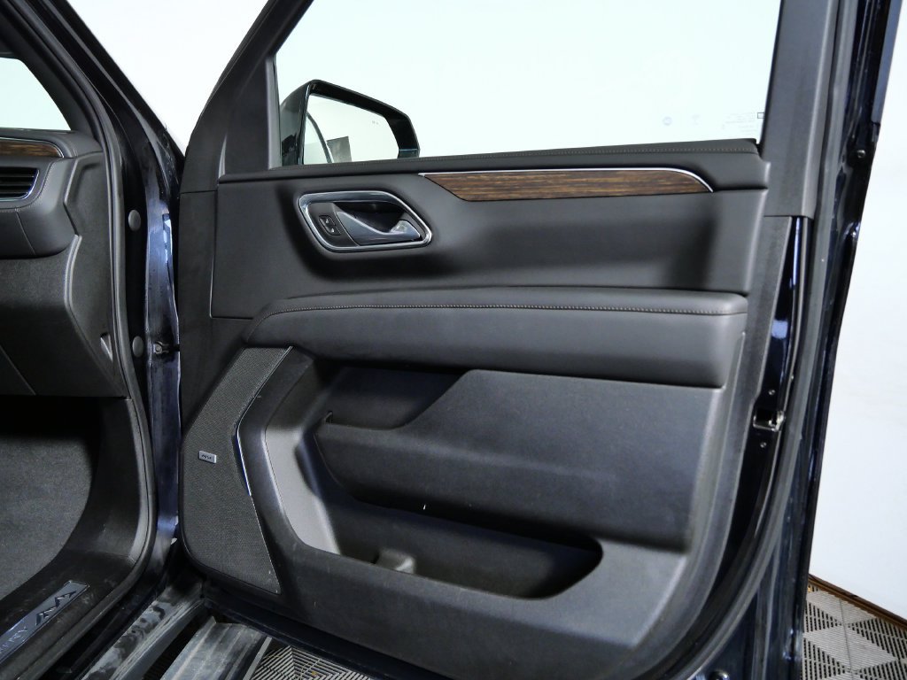 Used 2023 Chevrolet Suburban High Country AWD/4WD image 10