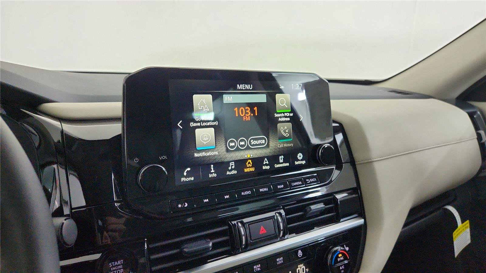 Used 2025 Nissan Pathfinder SL w/ Black Appearance Package image 29