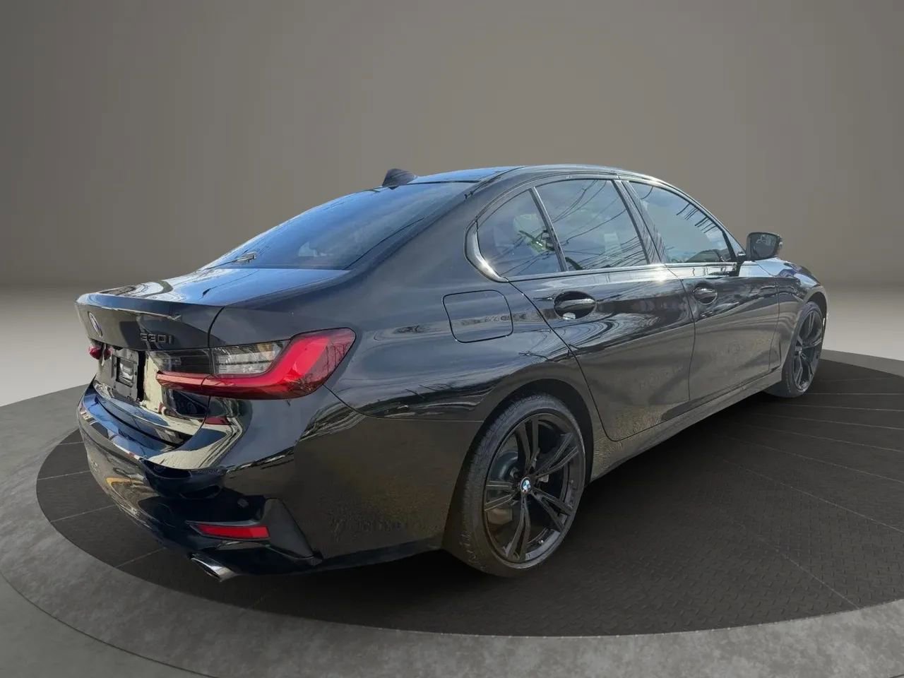 Used 2022 BMW 330i xDrive Sedan w/ Driving Assistance Package image 5