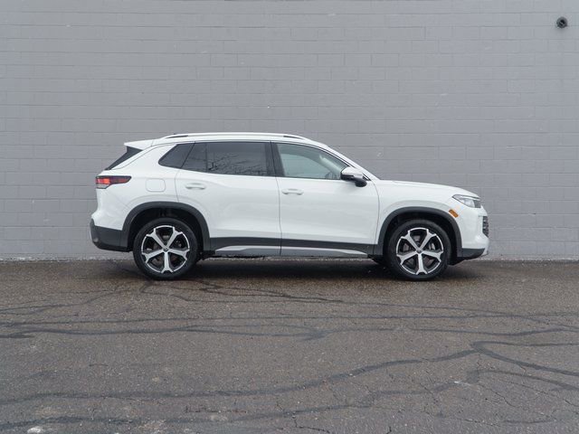 Used 2025 Volkswagen Tiguan SE w/ Panoramic Sunroof Package image 8