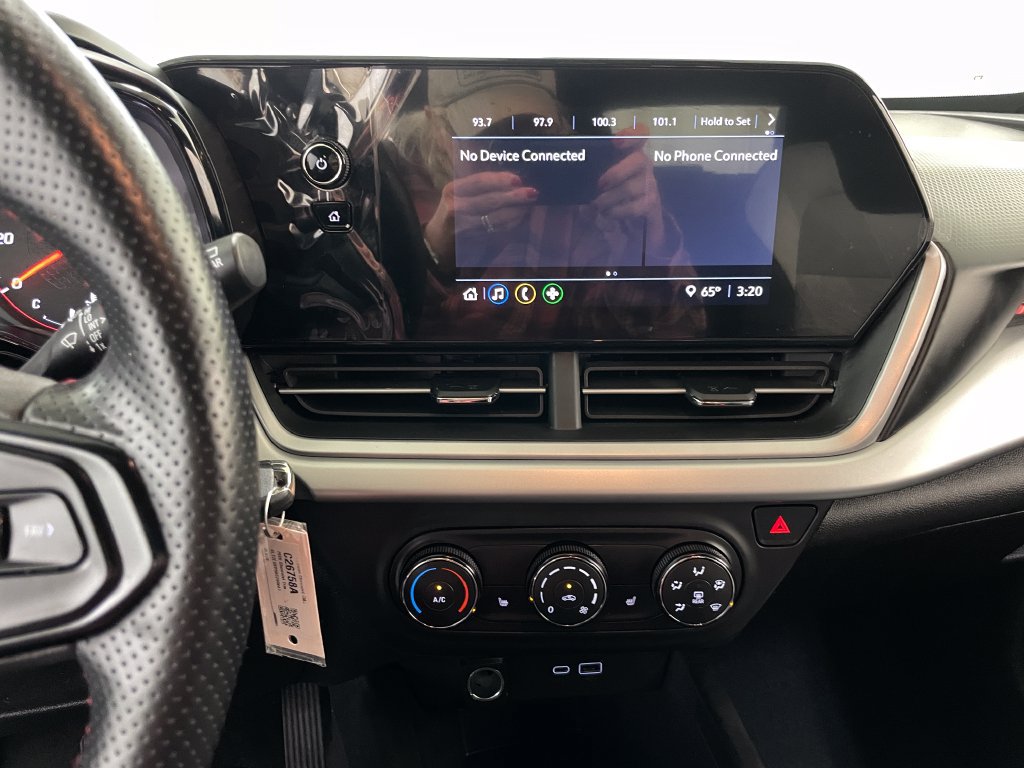 Used 2025 Chevrolet Trax RS w/ Driver Confidence Package FWD image 29