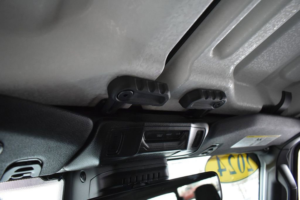 Used 2024 Jeep Gladiator Rubicon w/ Technology Group image 23