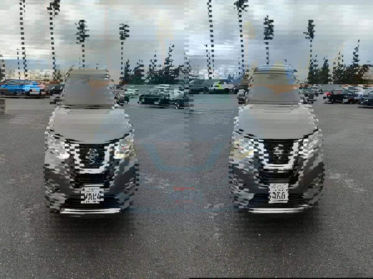 Used 2019 Nissan Rogue SL w/ Premium Package image 2