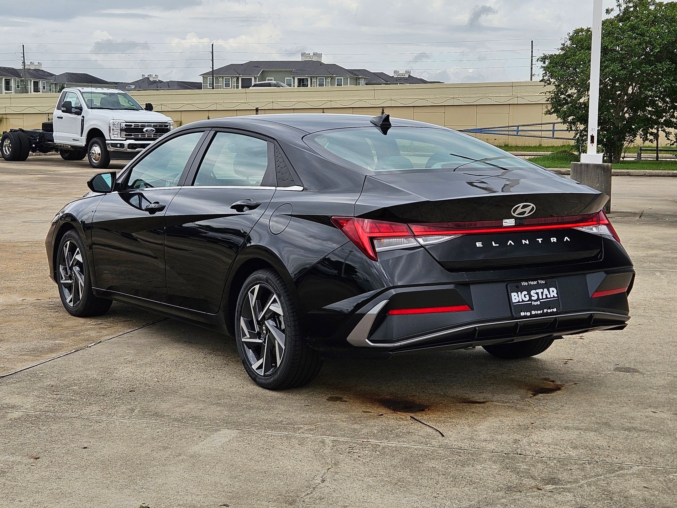 Used 2025 Hyundai Elantra SEL FWD image 7