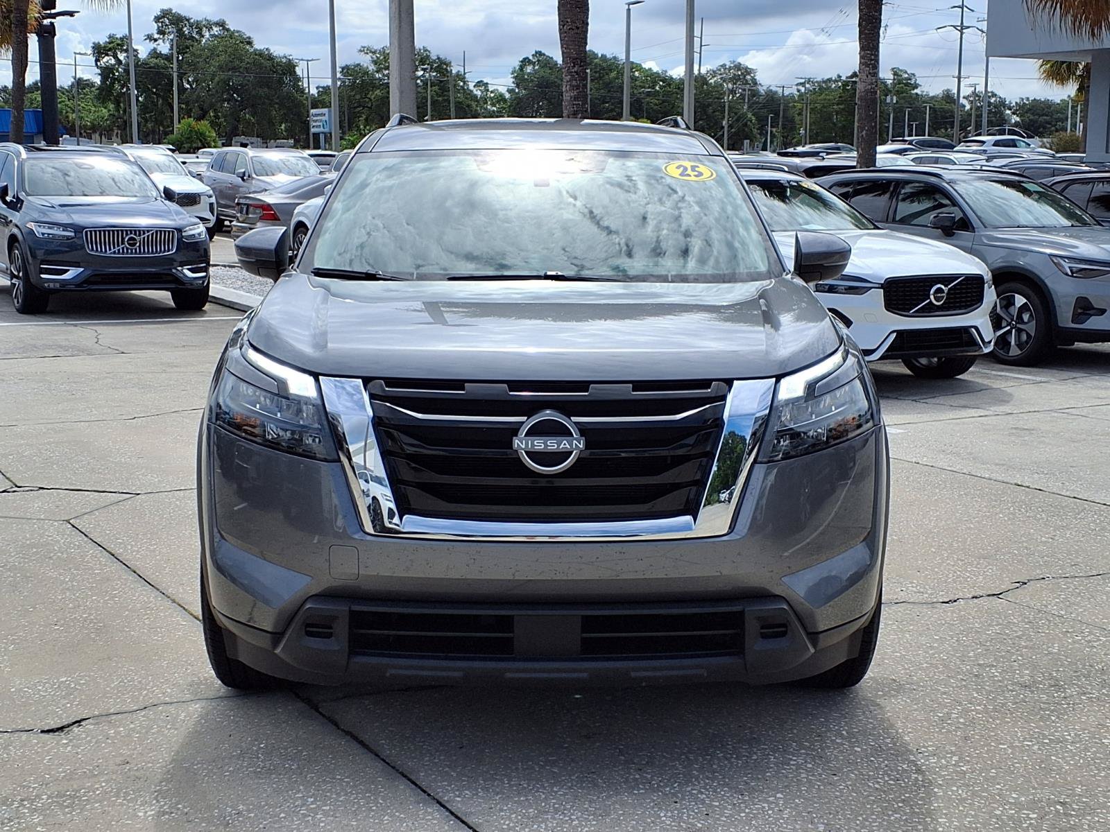 Used 2025 Nissan Pathfinder SV FWD image 2