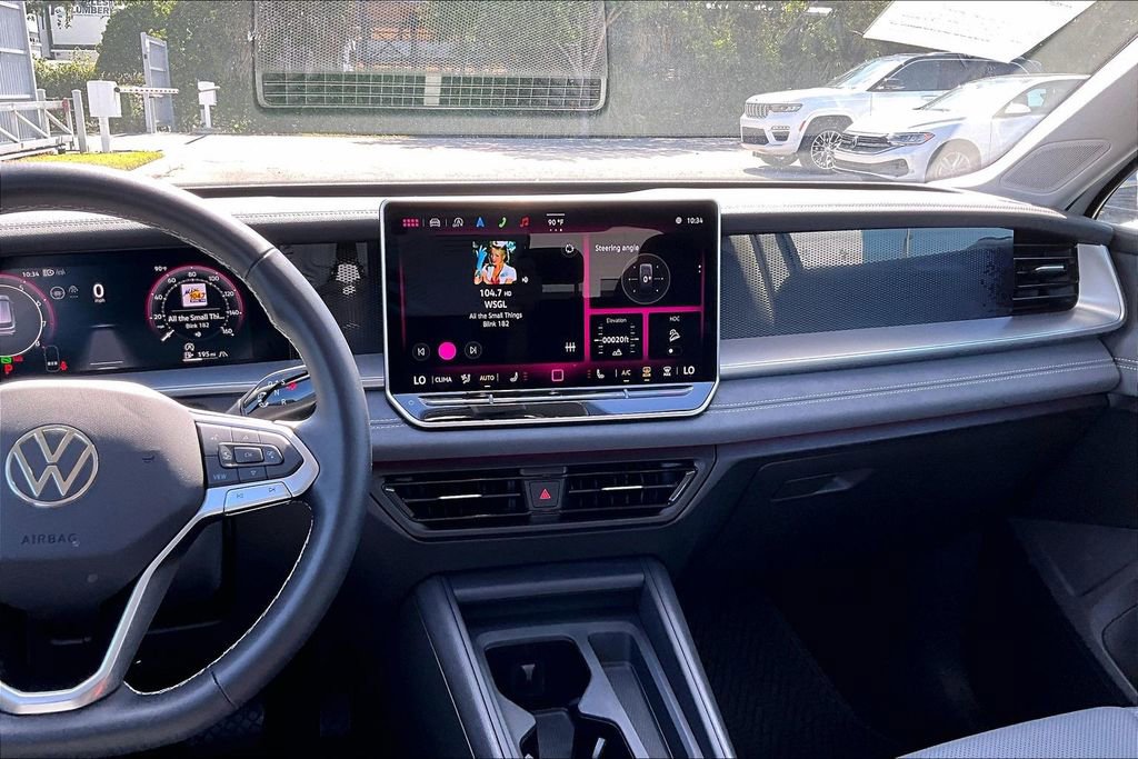 Certified 2025 Volkswagen Tiguan SE image 20