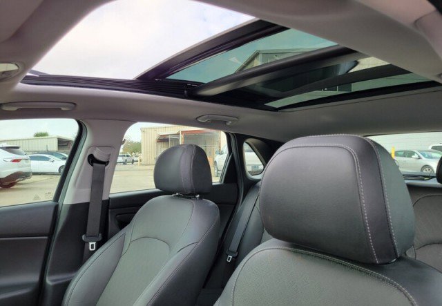 Used 2020 Hyundai Elantra GT w/ Style Package 02 image 25