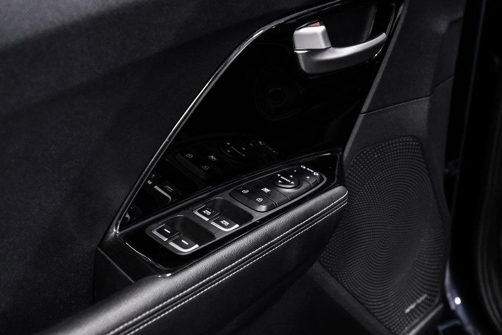 Used 2022 Kia Niro EX image 47