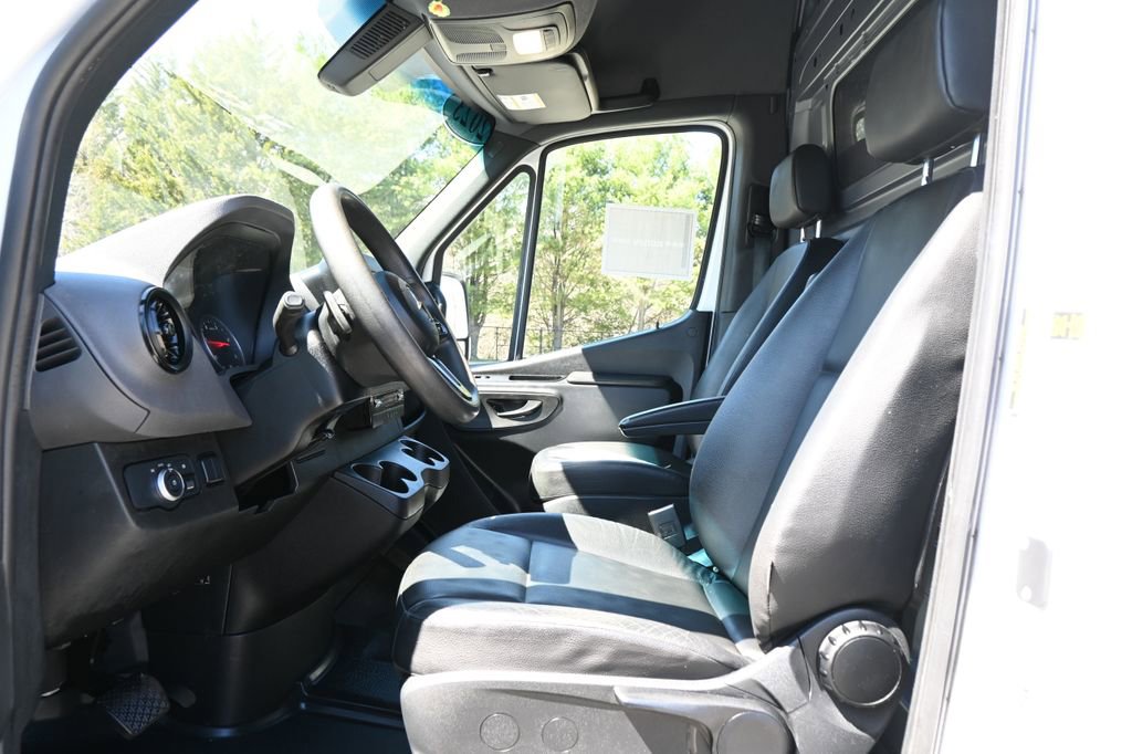 Used 2023 Mercedes-Benz Sprinter 144 Cargo image 3
