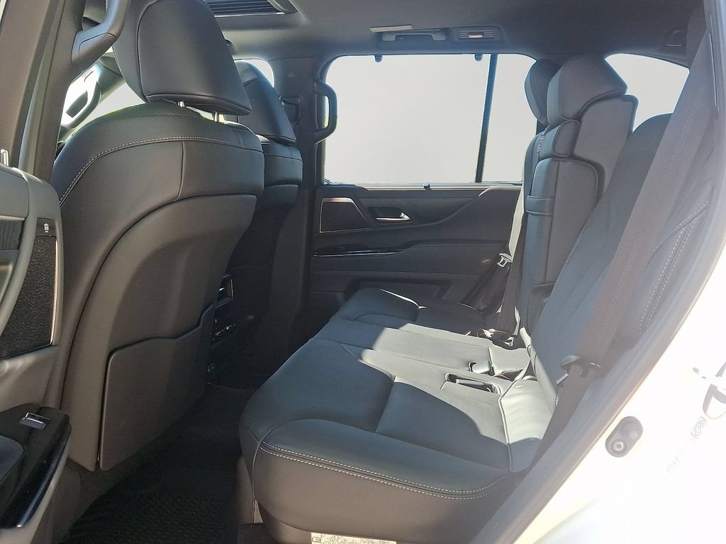 Used 2025 Lexus LX 600 4WD w/ Accessory Package (2T) image 8