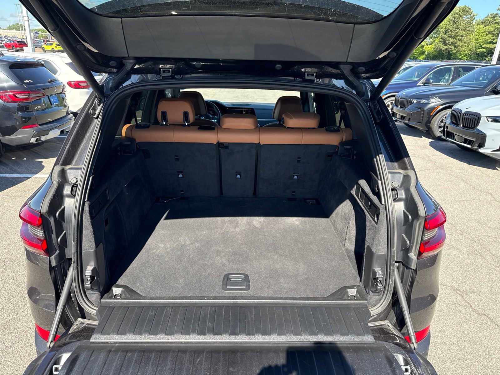 Certified 2023 BMW X5 xDrive40i w/ Luxury Seating Package AWD/4WD image 16